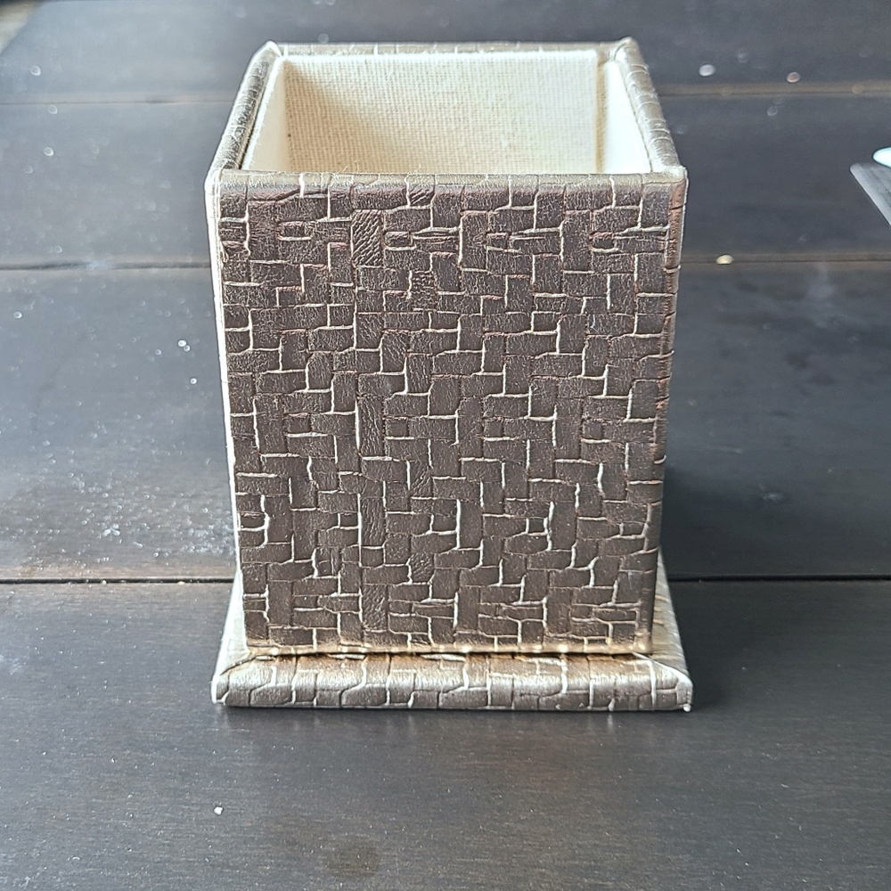 NEW Nicole Miller Brush Pen Holder
